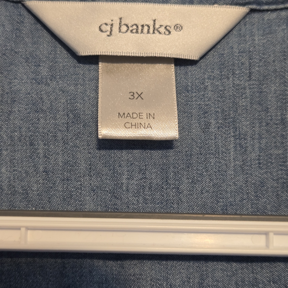 CJ Banks Women’s Chambray Denim Button Down Shirt 3X Blue Lightweight Casual Top - Picture 2 of 6